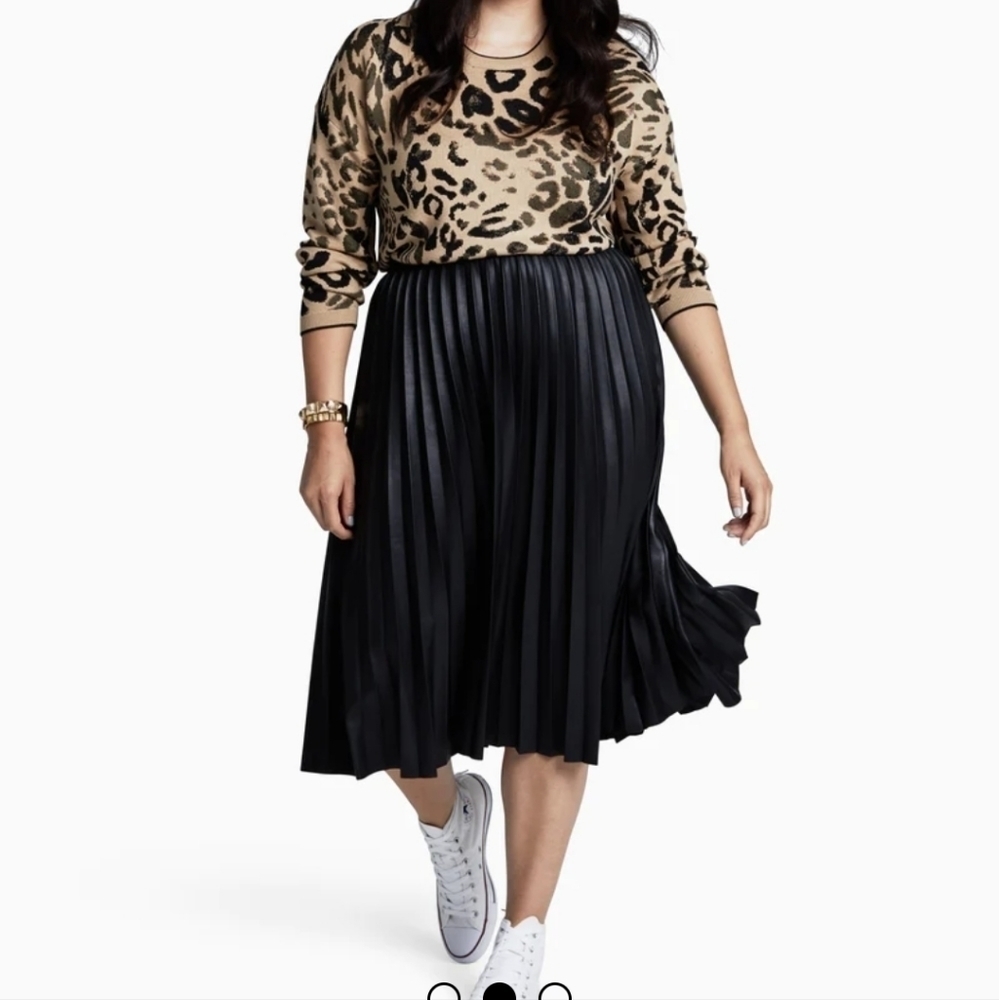Elegant Black Pleated Skirt